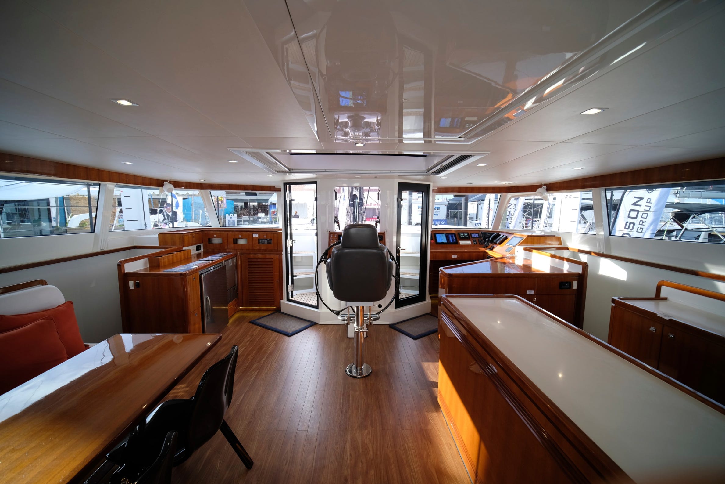 HH Catamaran 66 Salon